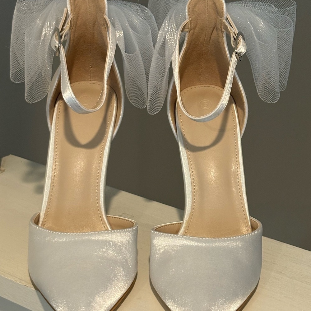 Coutgo Womens Sz 6 Bow Heels Pointed Closed Toe Sandals Rhinestone Satin Bow - Picture 6 of 10